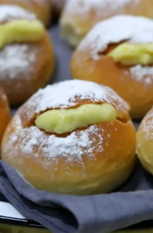 Panes hechos con amarillo huevo